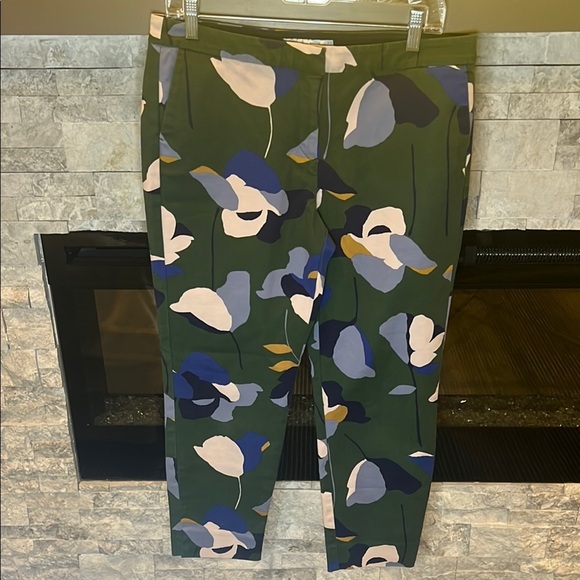 Boden Military Green Floral Cropped Pants size 10 Petite - Picture 1 of 13